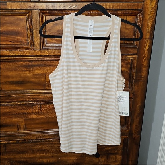 Lululemon Love Tank Nwts TUTA, Classic Fit, Hip Length Sz 8 - Picture 2 of 8